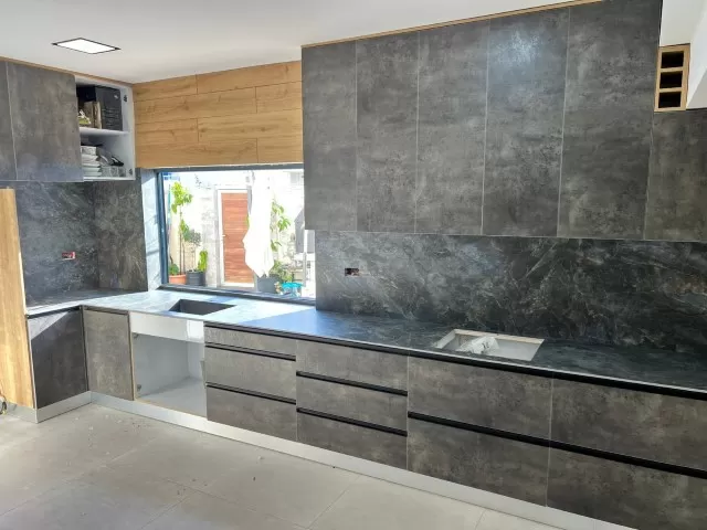 עבודות של ג'וליאן שיש עבודות של ג'וליאן שיש