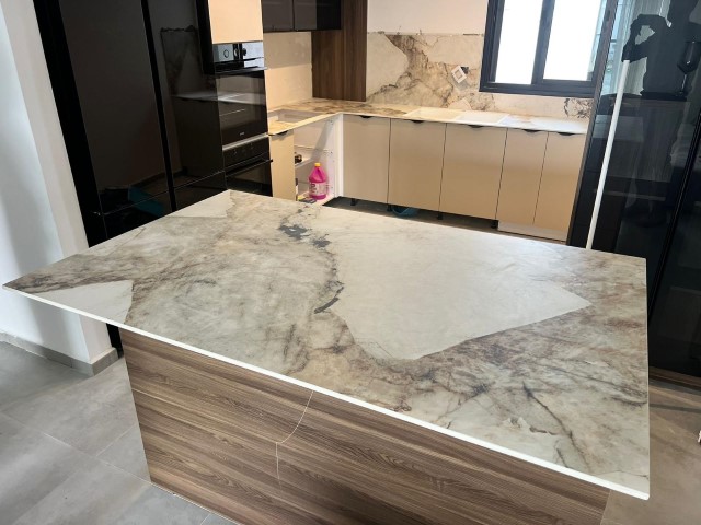 עבודות של ג'וליאן שיש עבודות של ג'וליאן שיש