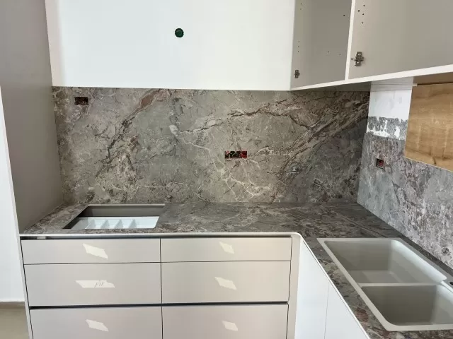 עבודות של ג'וליאן שיש עבודות של ג'וליאן שיש