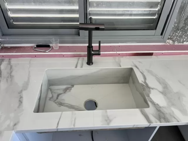 עבודות של ג'וליאן שיש עבודות של ג'וליאן שיש