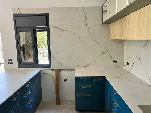 עבודות של ג'וליאן שיש עבודות של ג'וליאן שיש