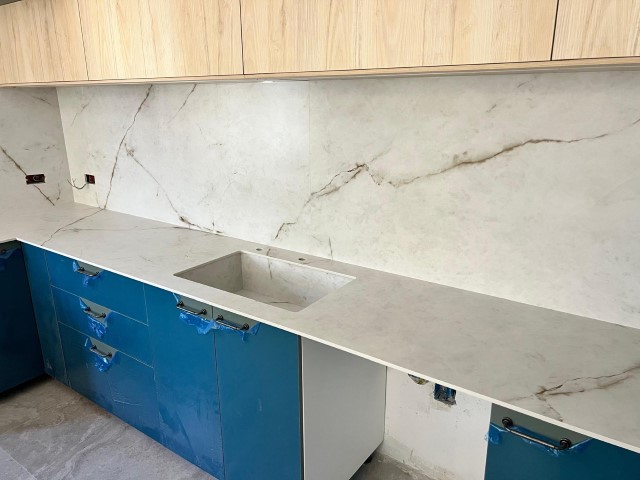 עבודות של ג'וליאן שיש עבודות של ג'וליאן שיש