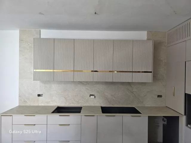 עבודות של ג'וליאן שיש עבודות של ג'וליאן שיש