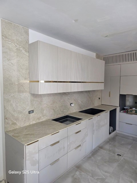 עבודות של ג'וליאן שיש עבודות של ג'וליאן שיש