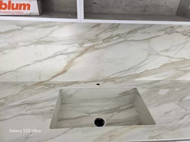 עבודות של ג'וליאן שיש עבודות של ג'וליאן שיש