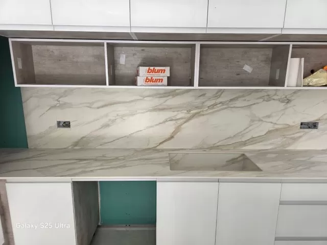 עבודות של ג'וליאן שיש עבודות של ג'וליאן שיש