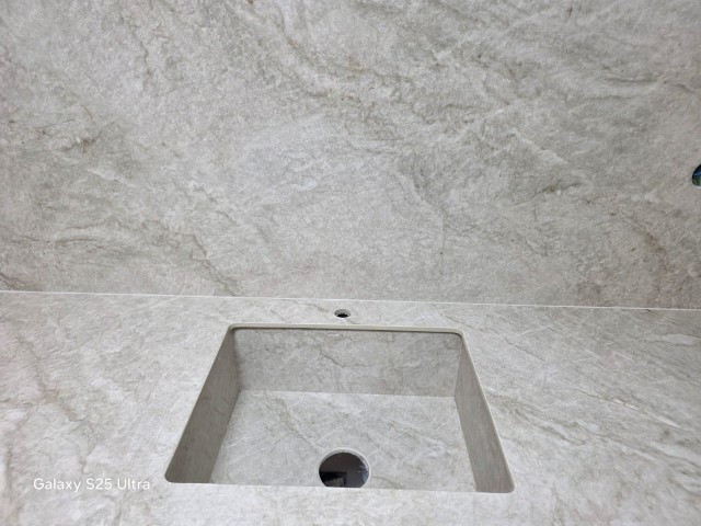 עבודות של ג'וליאן שיש עבודות של ג'וליאן שיש