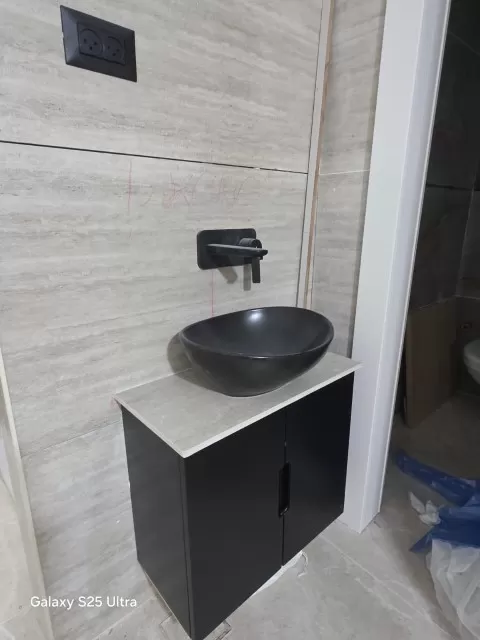 עבודות של ג'וליאן שיש עבודות של ג'וליאן שיש