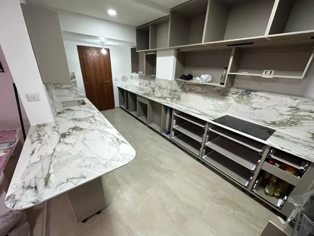 עבודות של ג'וליאן שיש עבודות של ג'וליאן שיש