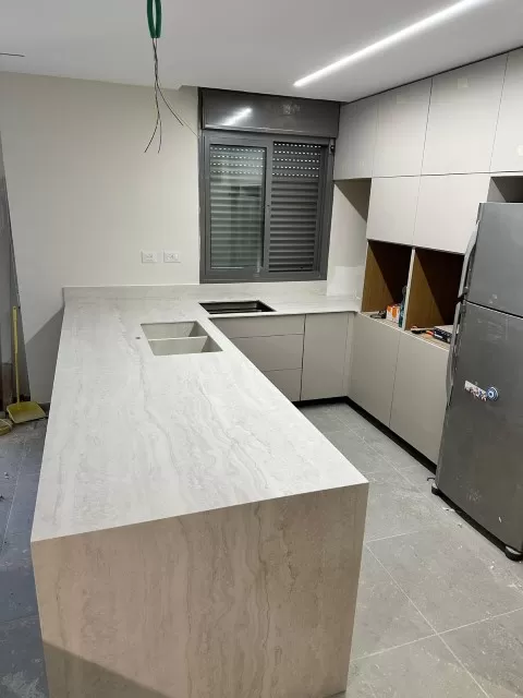 WhatsApp Image 2026-03-02 at 1עבודות של ג'וליאן שיש0 35 01 עבודות של ג'וליאן שיש