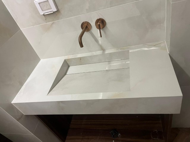 עבודות של ג'וליאן שיש עבודות של ג'וליאן שיש