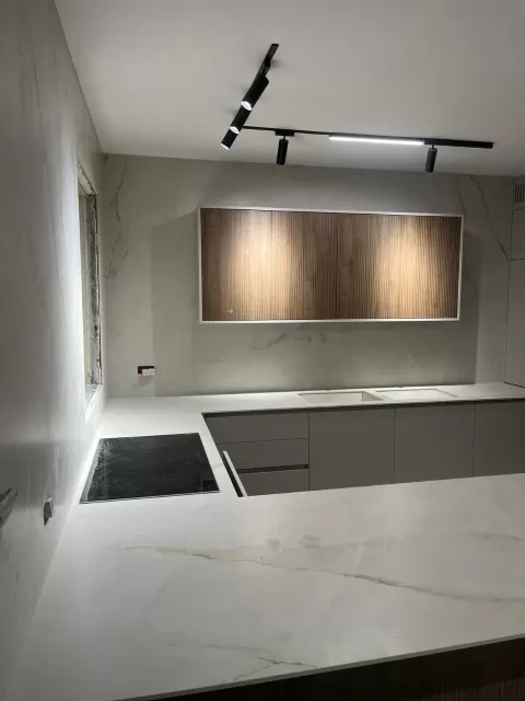 עבודות של ג'וליאן שיש עבודות של ג'וליאן שיש