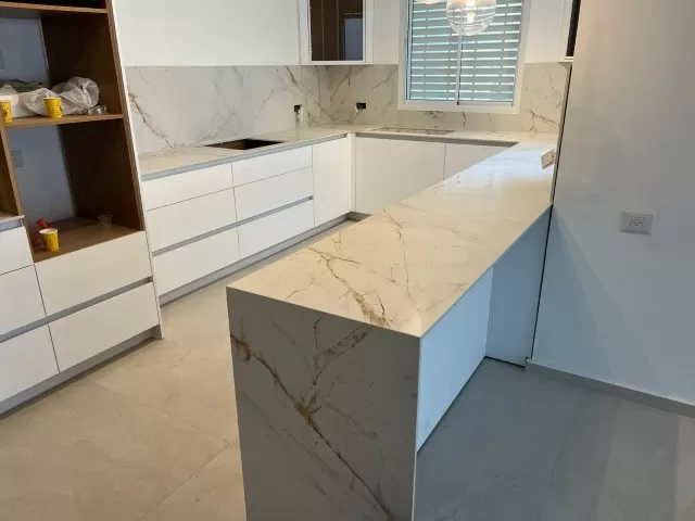 עבודות של ג'וליאן שיש עבודות של ג'וליאן שיש