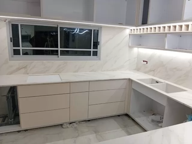 עבודות של ג'וליאן שיש עבודות של ג'וליאן שיש