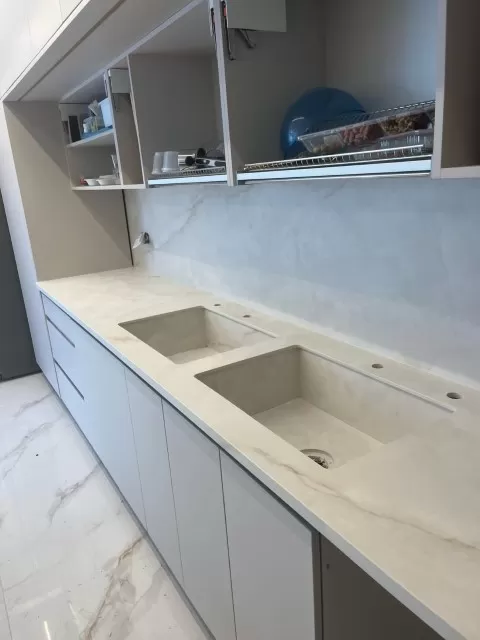 עבודות של ג'וליאן שיש עבודות של ג'וליאן שיש