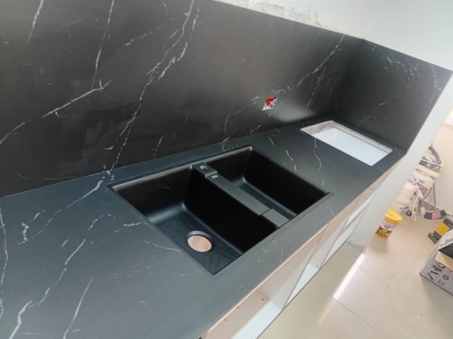 עבודות של ג'וליאן שיש עבודות של ג'וליאן שיש