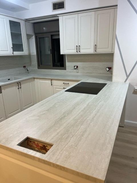 עבודות של ג'וליאן שיש עבודות של ג'וליאן שיש