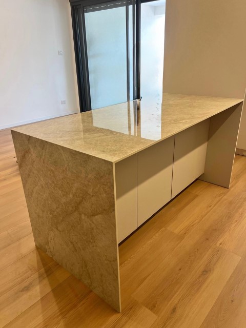 עבודות של ג'וליאן שיש עבודות של ג'וליאן שיש